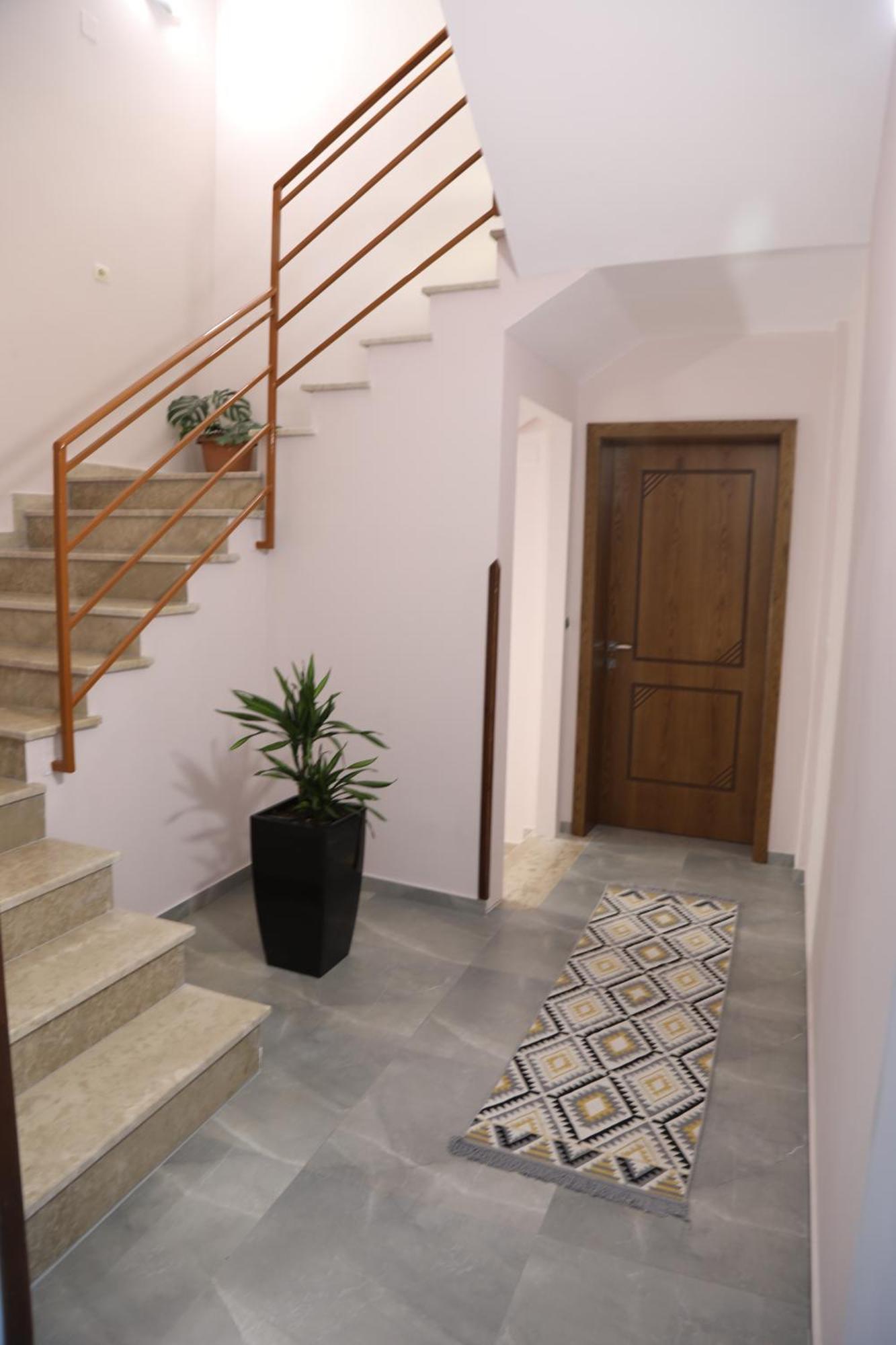 --Hotel Deal-- Rooms With Castle View Krujë 외부 사진